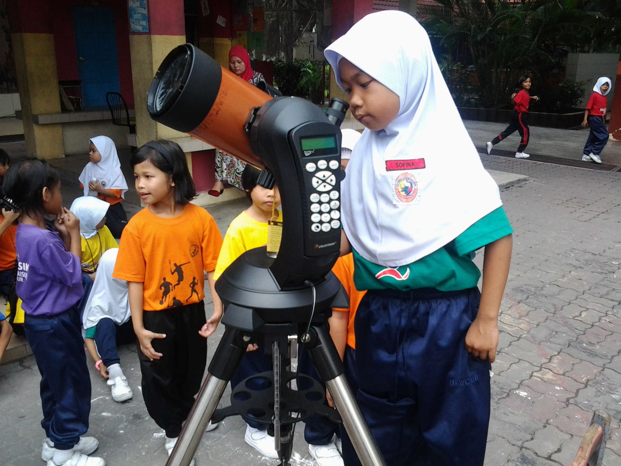 Children lining up to use telescope